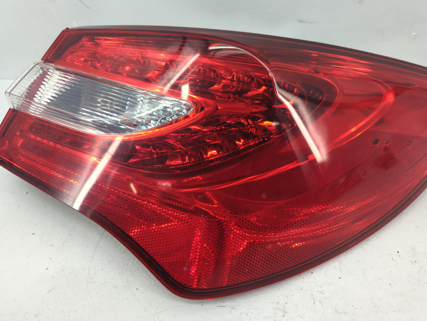 2011-2014 Chrysler 200 Tail Light Assembly Passenger Right OEM Fits Fits 2011 2012 2013 2014 OEM Used Auto Parts - Oemusedau
