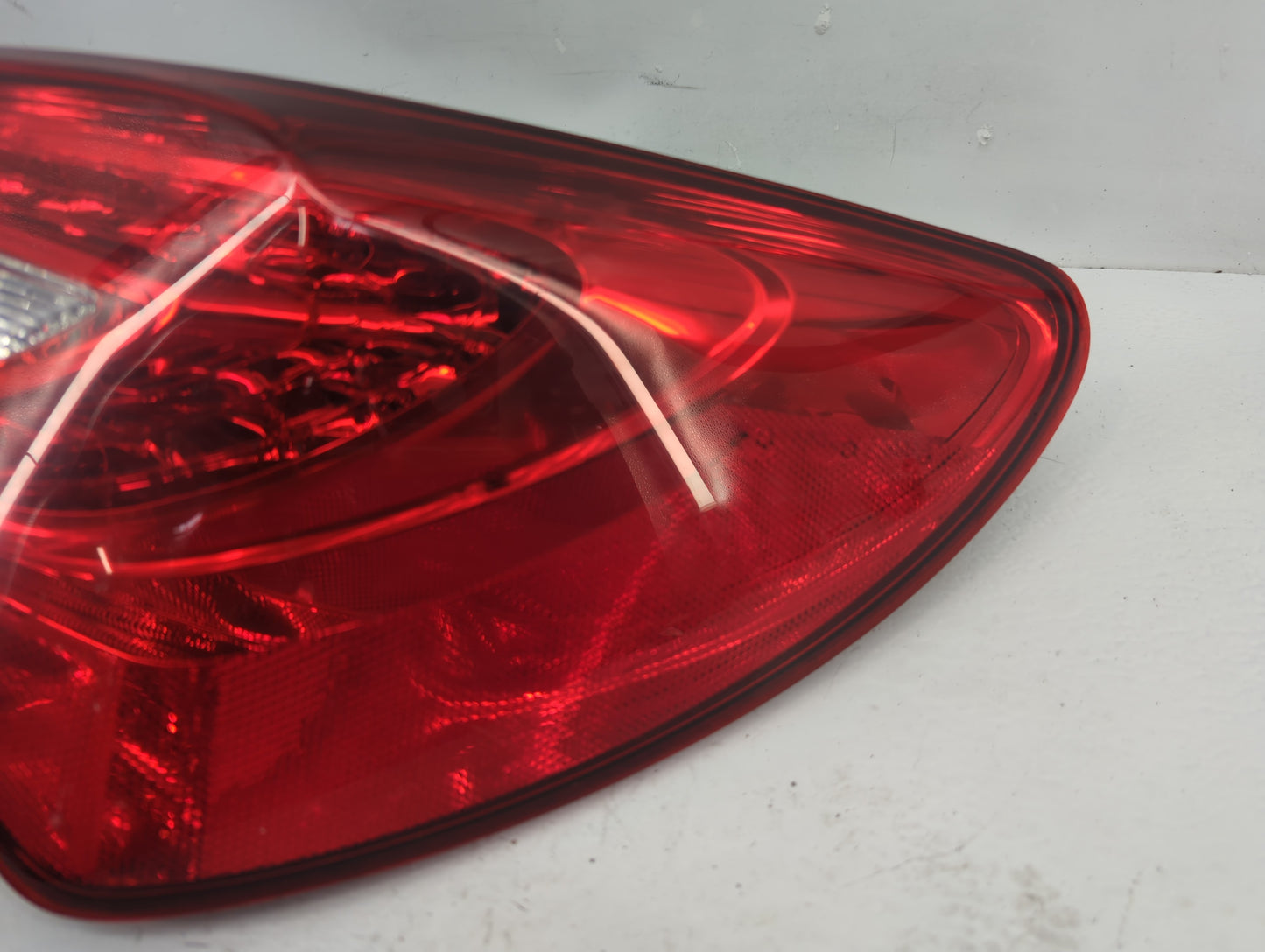 2011-2014 Chrysler 200 Tail Light Assembly Passenger Right OEM Fits Fits 2011 2012 2013 2014 OEM Used Auto Parts - Oemusedau