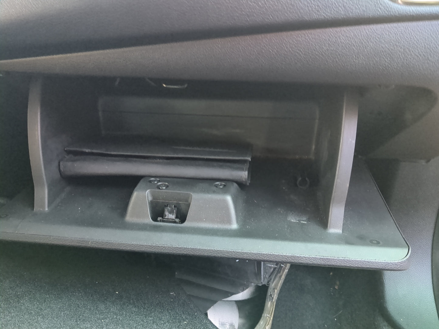 2012 Chrysler 200 Passenger Glove Box Door Storage Compartment - Oemusedautoparts1.com