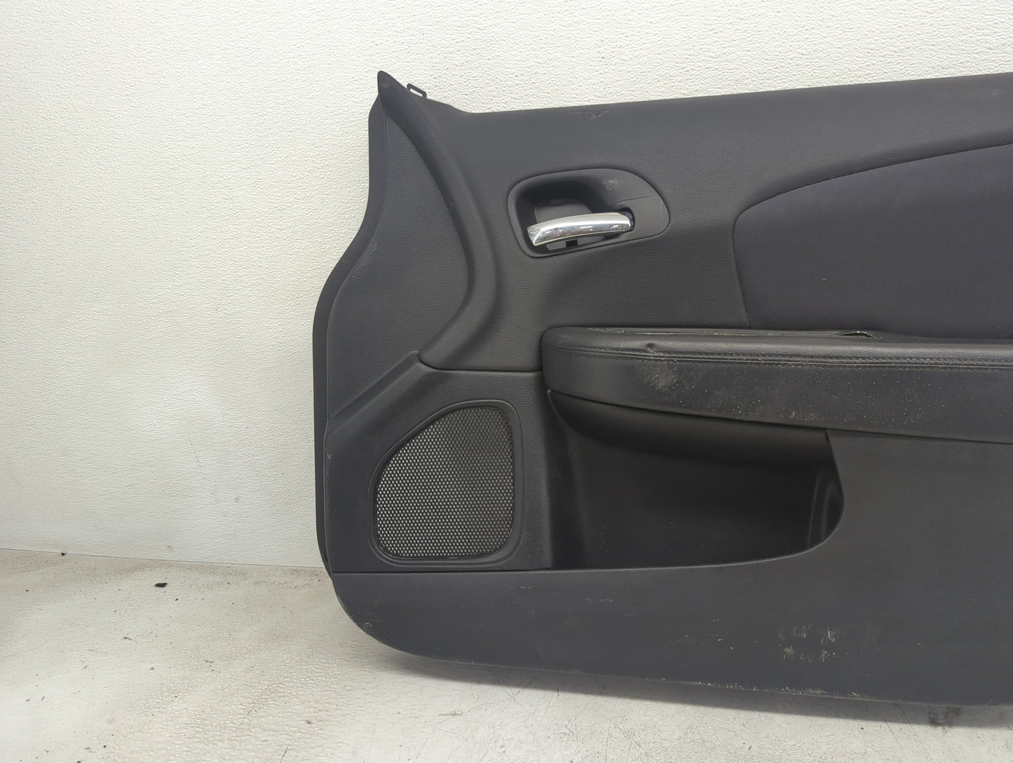 2012 Chrysler 200 Front Right Passenger Interior Door Panel Trim - Oemusedautoparts1.com