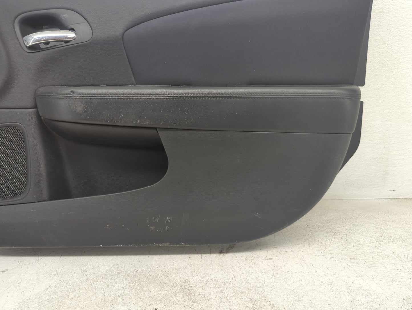 2012 Chrysler 200 Front Right Passenger Interior Door Panel Trim - Oemusedautoparts1.com