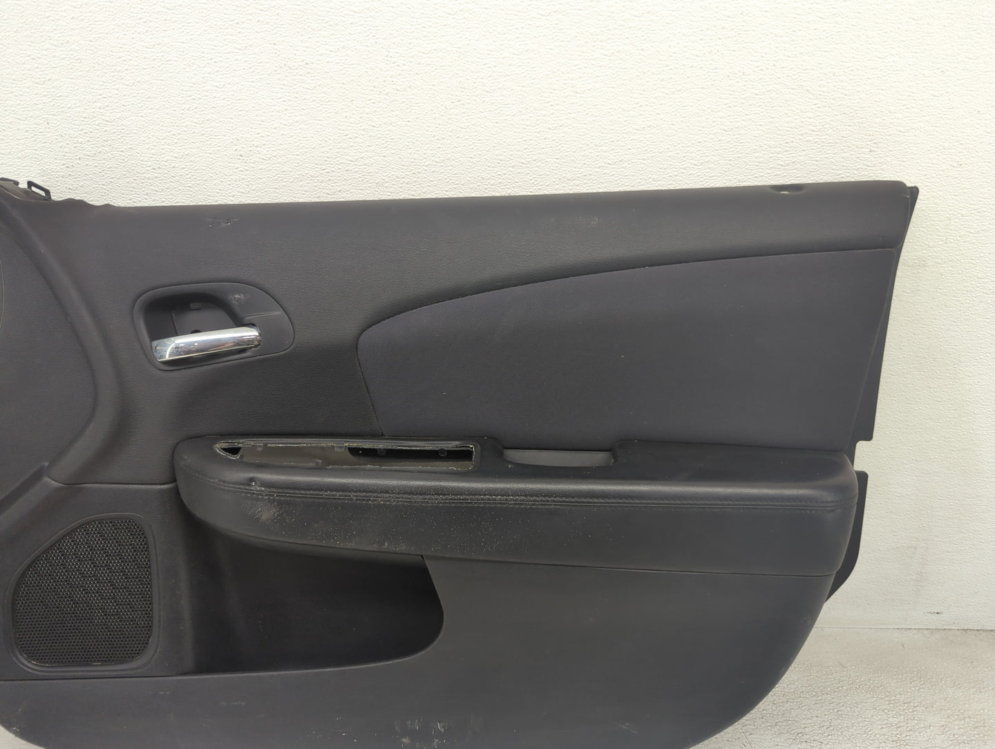 2012 Chrysler 200 Front Right Passenger Interior Door Panel Trim - Oemusedautoparts1.com