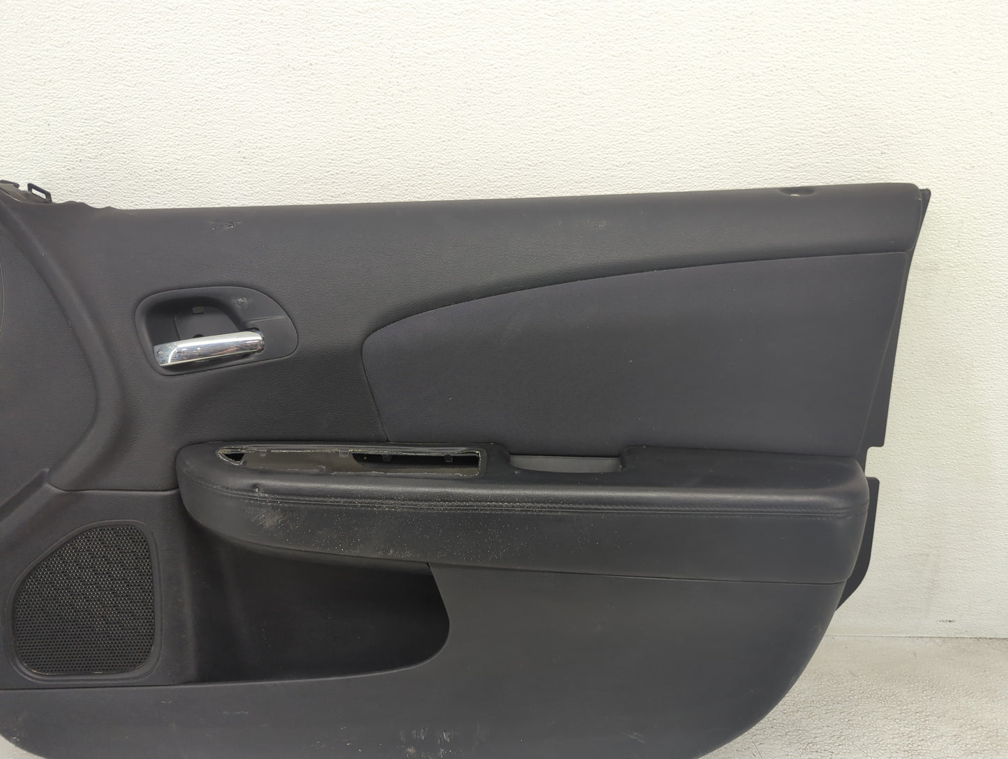 2012 Chrysler 200 Front Right Passenger Interior Door Panel Trim - Oemusedautoparts1.com