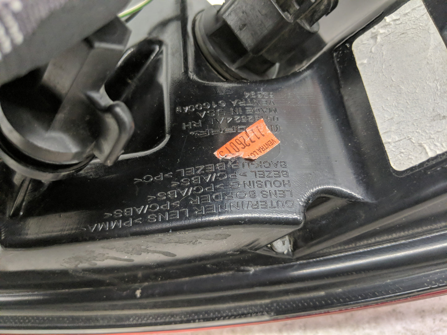 2011-2014 Chrysler 200 Tail Light Assembly Passenger Right OEM Fits Fits 2011 2012 2013 2014 OEM Used Auto Parts - Oemusedau