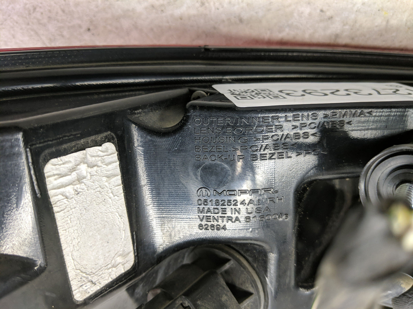 2011-2014 Chrysler 200 Tail Light Assembly Passenger Right OEM P/N:05182524AE Fits Fits 2011 2012 2013 2014 OEM Used Auto Pa