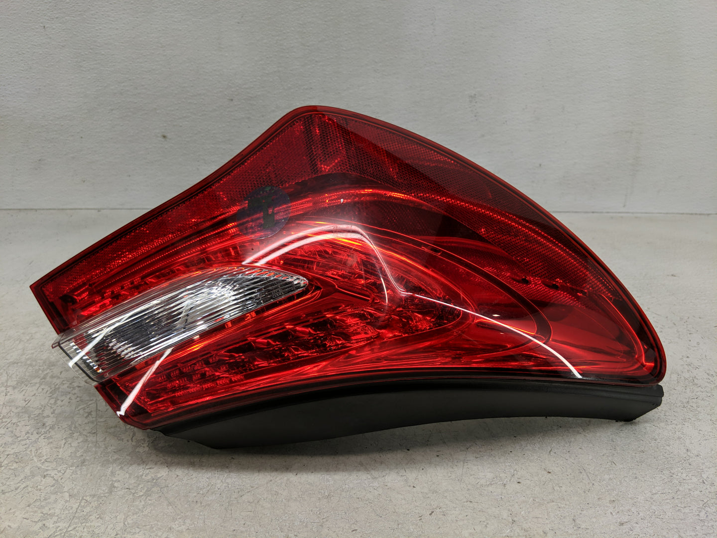 2011-2014 Chrysler 200 Tail Light Assembly Driver Left OEM Fits Fits 2011 2012 2013 2014 OEM Used Auto Parts - Oemusedautopa
