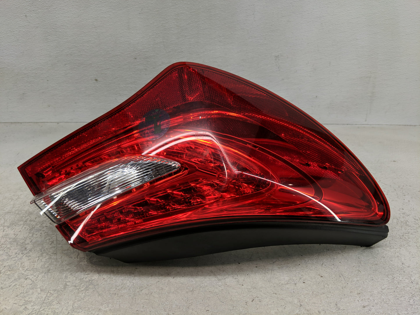 2011-2014 Chrysler 200 Tail Light Assembly Driver Left OEM Fits Fits 2011 2012 2013 2014 OEM Used Auto Parts - Oemusedautopa