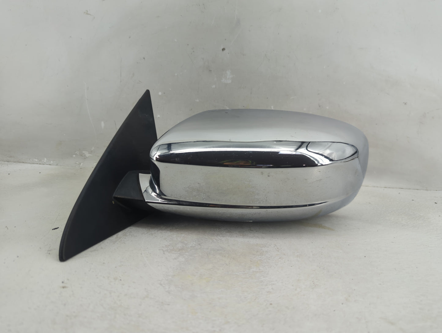 2011-2014 Chrysler 200 Driver Side View Mirror - Left Door Mirror OEM Used - Oemusedautoparts1.com