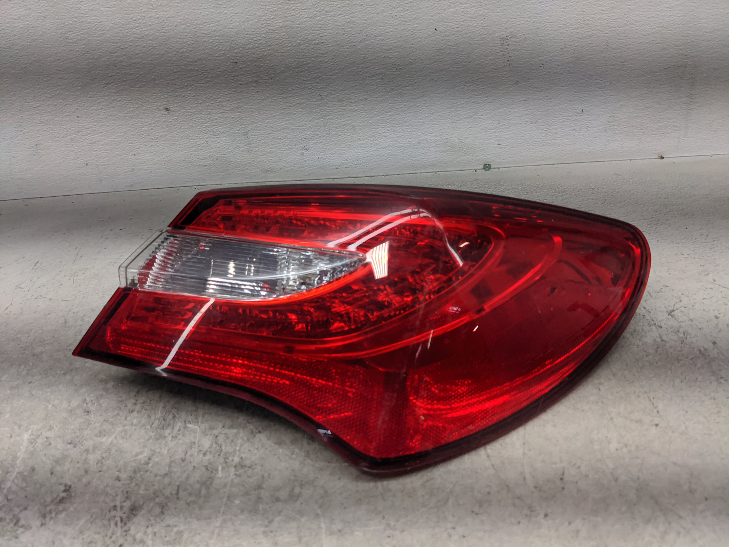 2011-2014 Chrysler 200 Tail Light Assembly Passenger Right OEM P/N:05182524AB Fits Fits 2011 2012 2013 2014 OEM Used Auto Pa