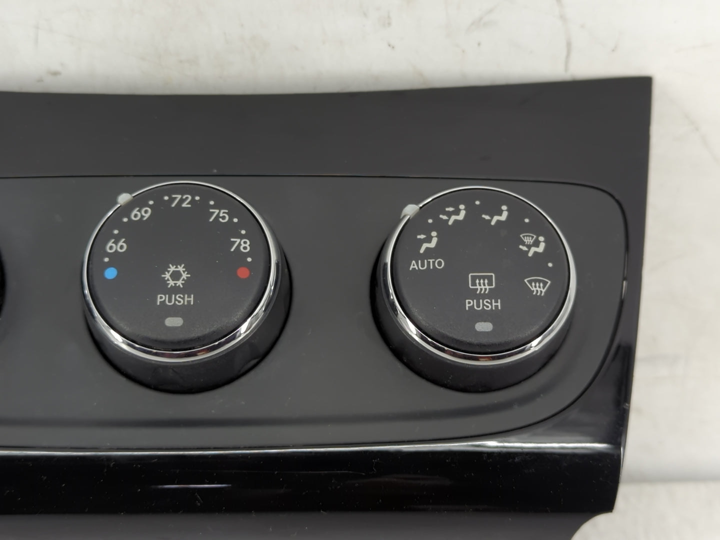 2011-2014 Chrysler 200 Climate Control Module Temperature AC/Heater Replacement P/N:P55111888AI Fits OEM Used Auto Parts - O