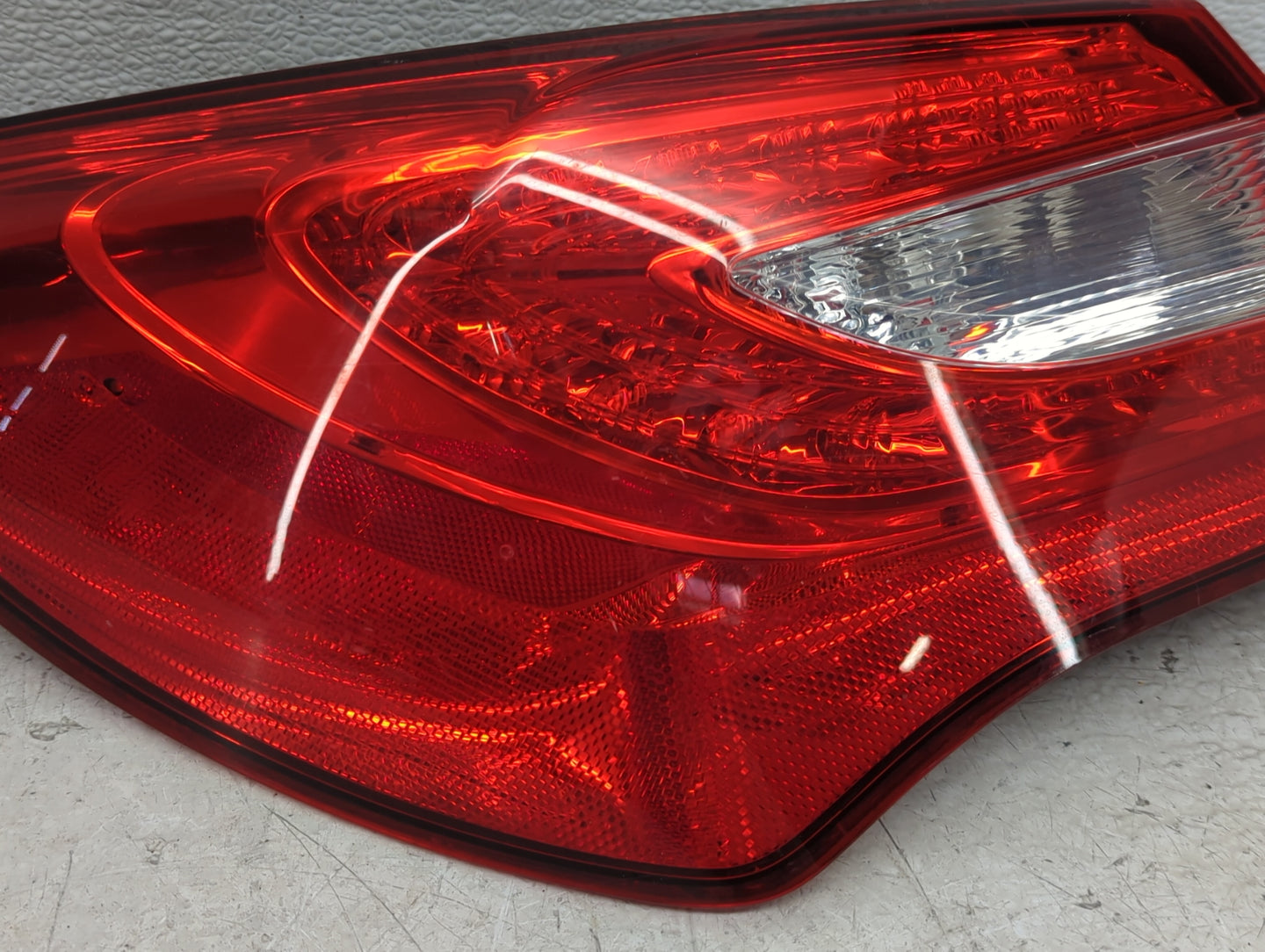 2011-2014 Chrysler 200 Tail Light Assembly Passenger Right OEM P/N:05182525AE Fits Fits 2011 2012 2013 2014 OEM Used Auto Pa