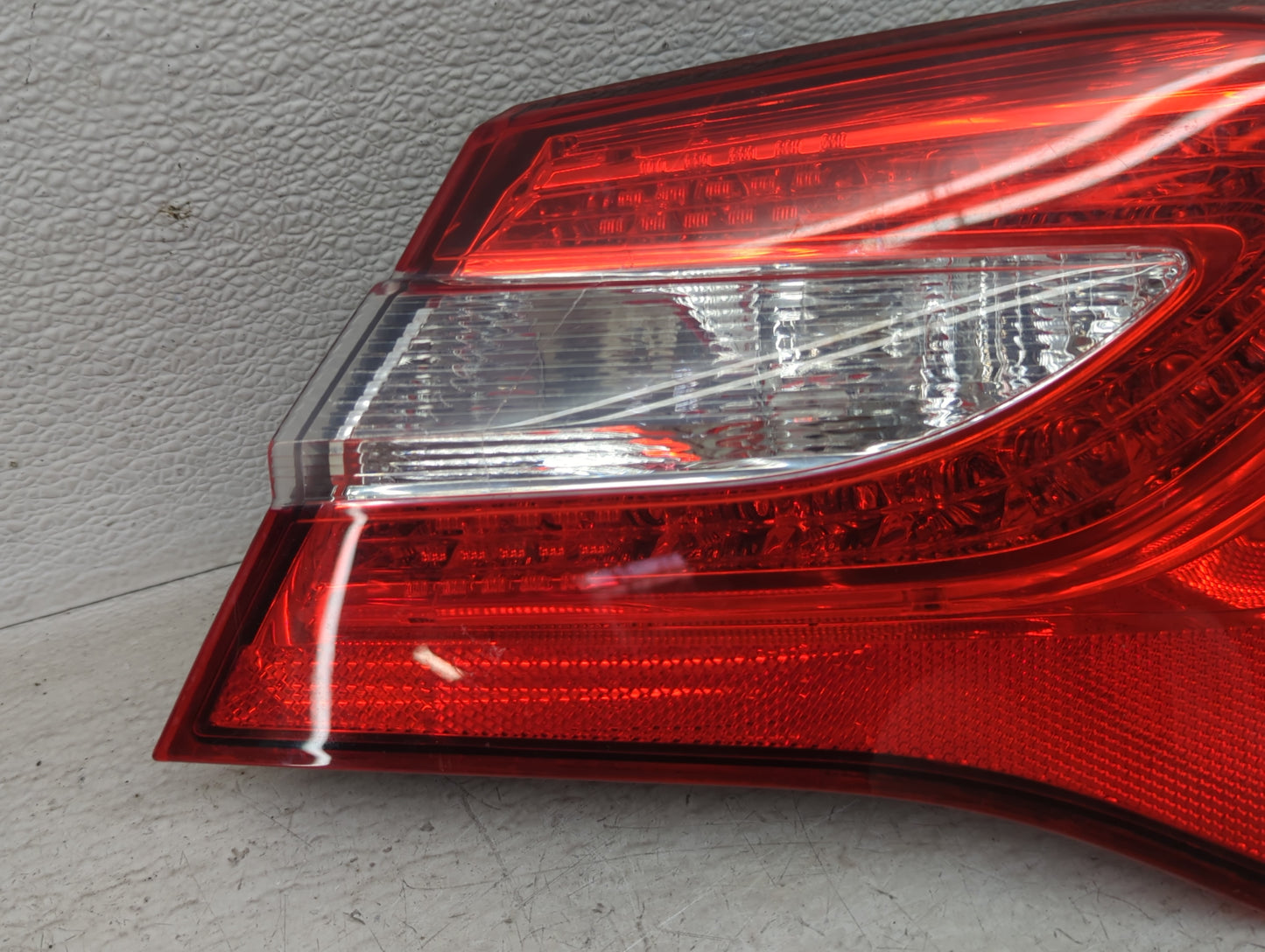 2011-2014 Chrysler 200 Tail Light Assembly Driver Left OEM P/N:05182524AE Fits Fits 2011 2012 2013 2014 OEM Used Auto Parts 