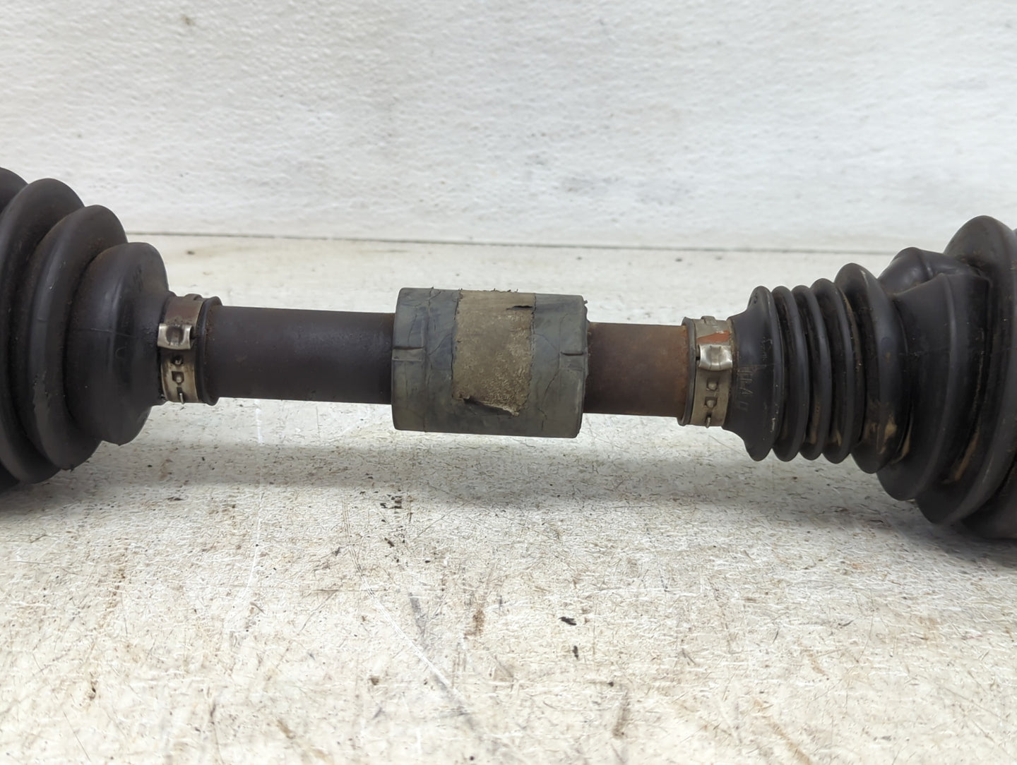 2011-2014 Chrysler 200 Axle Shaft Front Driver Cv C/v - Oemusedautoparts1.com