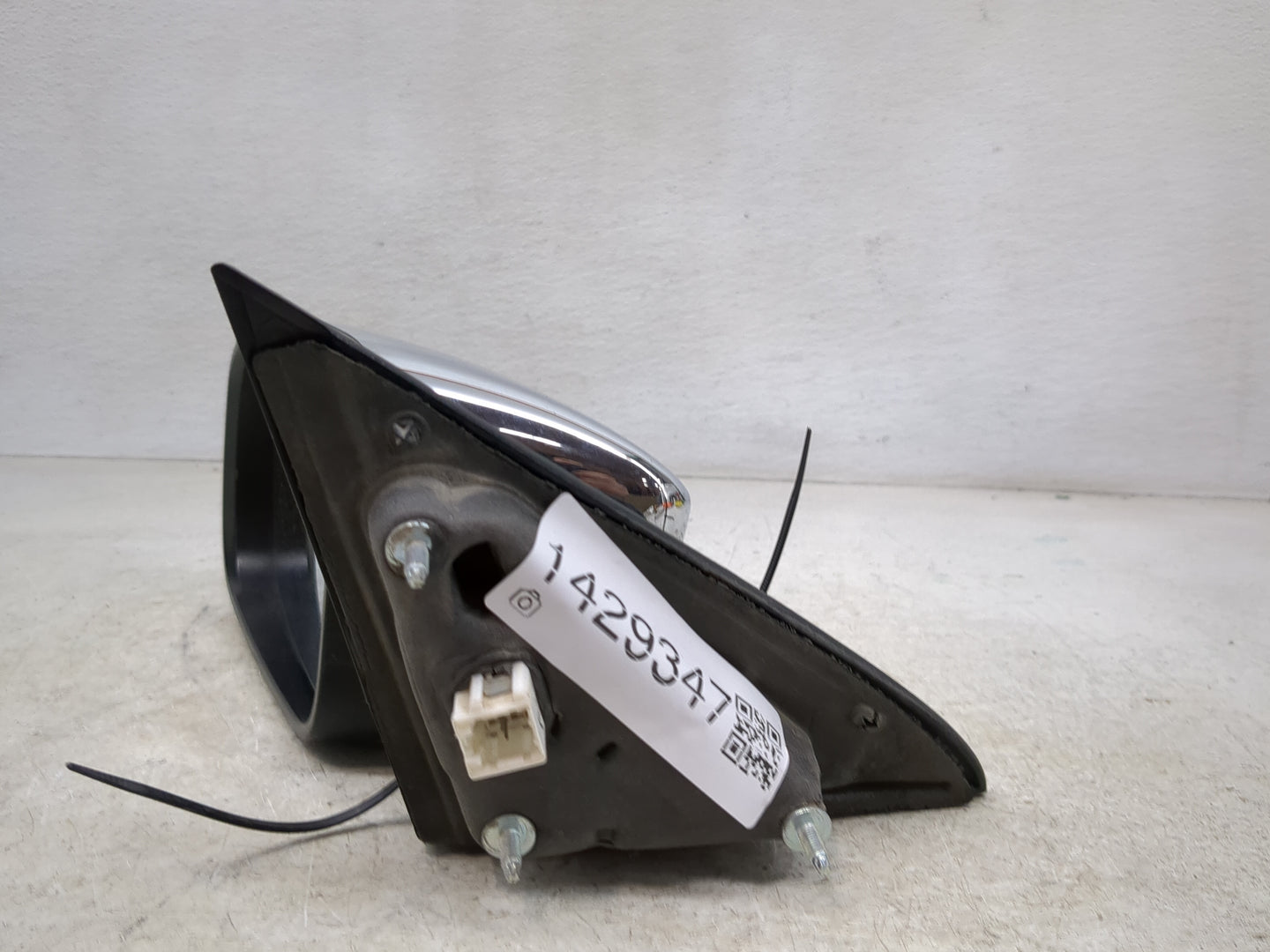 2012 Chrysler 200 Driver Side View Mirror - Left Door Mirror OEM Used - Oemusedautoparts1.com