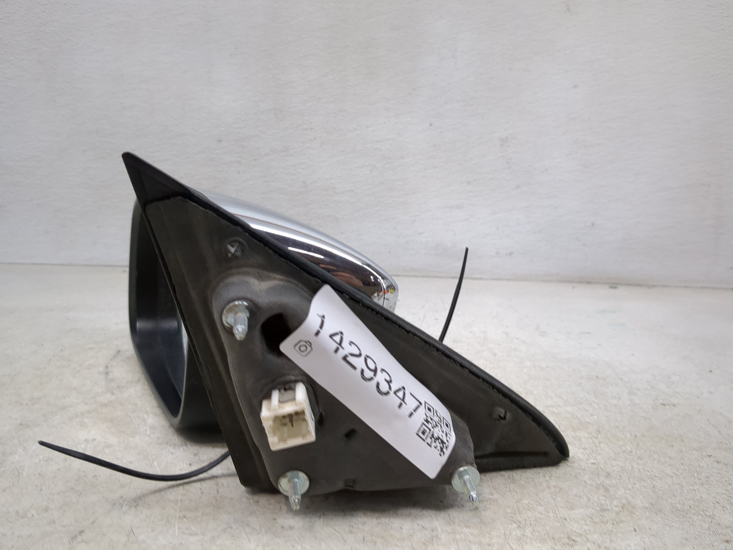 2012 Chrysler 200 Driver Side View Mirror - Left Door Mirror OEM Used - Oemusedautoparts1.com