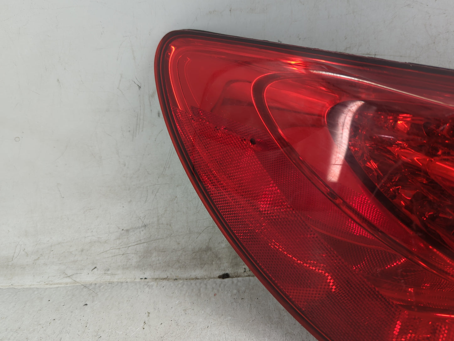 2011-2014 Chrysler 200 Tail Light Assembly Driver Left OEM Fits Fits 2011 2012 2013 2014 OEM Used Auto Parts - Oemusedautopa