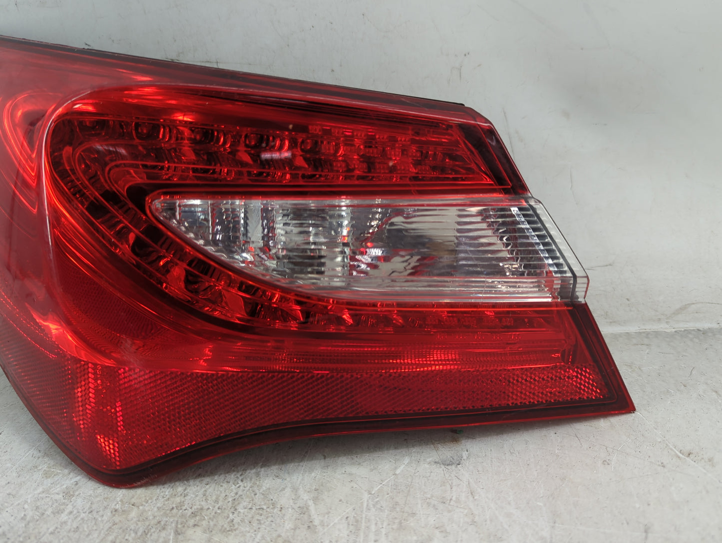2011-2014 Chrysler 200 Tail Light Assembly Driver Left OEM Fits Fits 2011 2012 2013 2014 OEM Used Auto Parts - Oemusedautopa