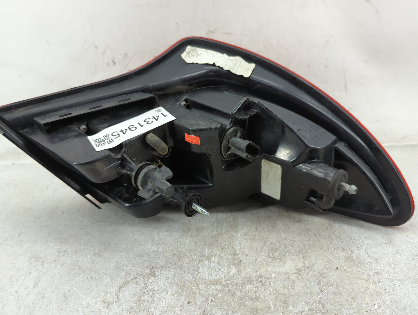 2011-2014 Chrysler 200 Tail Light Assembly Passenger Right OEM Fits Fits 2011 2012 2013 2014 OEM Used Auto Parts - Oemusedau
