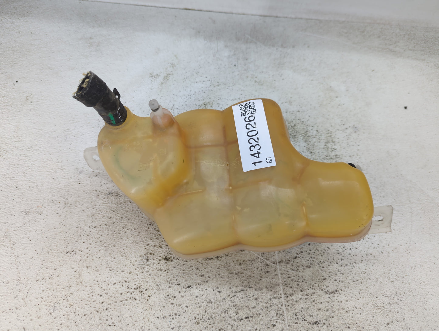 2011-2014 Chrysler 200 Radiator Coolant Overflow Expansion Tank Bottle - Oemusedautoparts1.com
