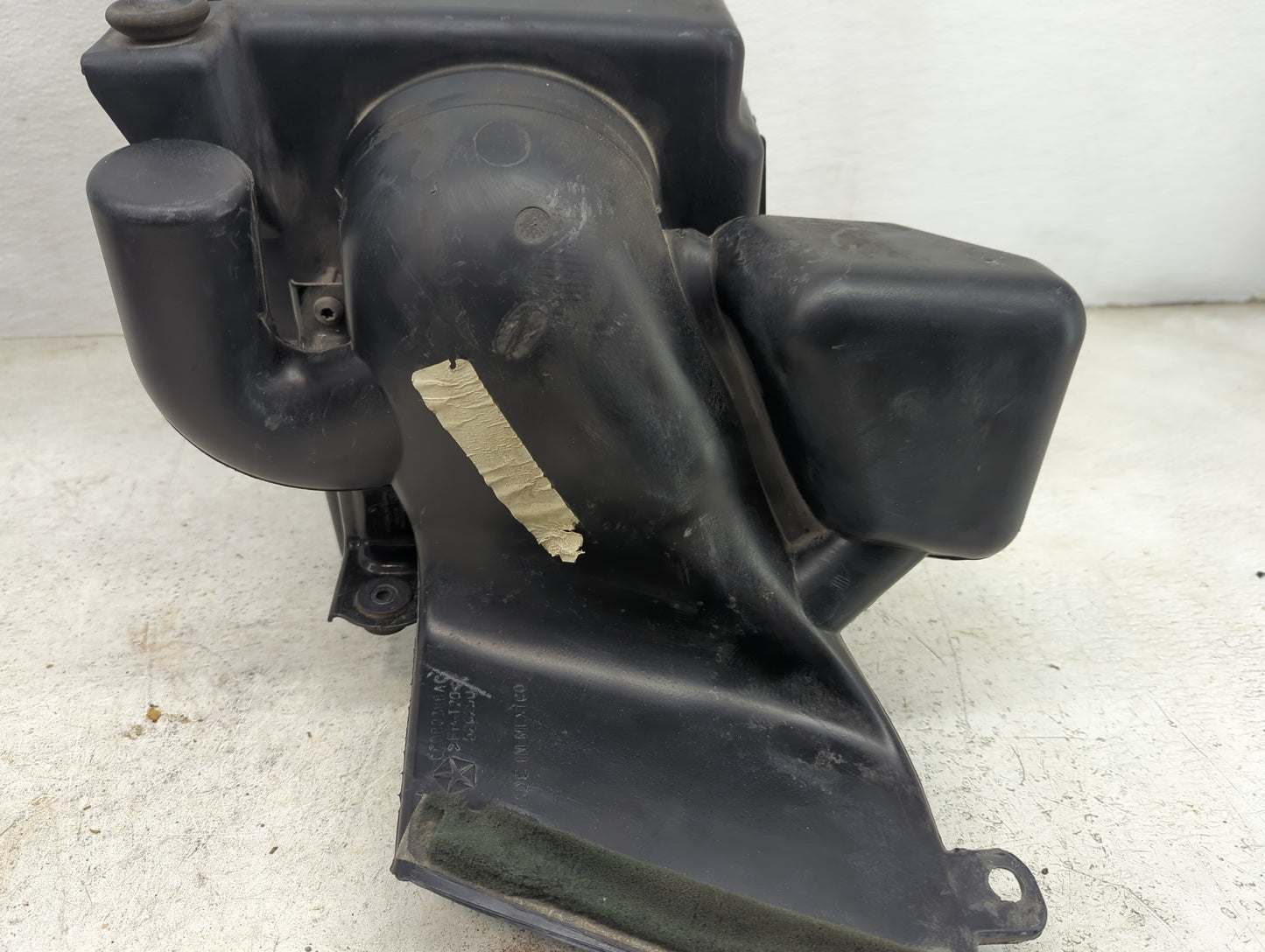 2011-2014 Chrysler 200 Air Cleaner Intake-duct Hose Tube - Oemusedautoparts1.com
