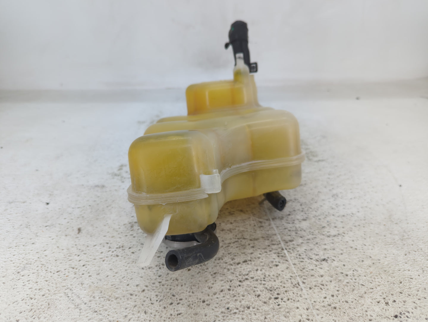 2011-2014 Chrysler 200 Radiator Coolant Overflow Expansion Tank Bottle 1432546 - Oemusedautoparts1.com