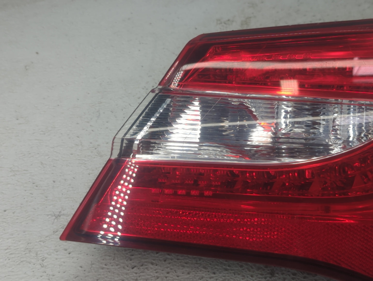 2011-2014 Chrysler 200 Tail Light Assembly Passenger Right OEM Fits Fits 2011 2012 2013 2014 OEM Used Auto Parts - Oemusedau