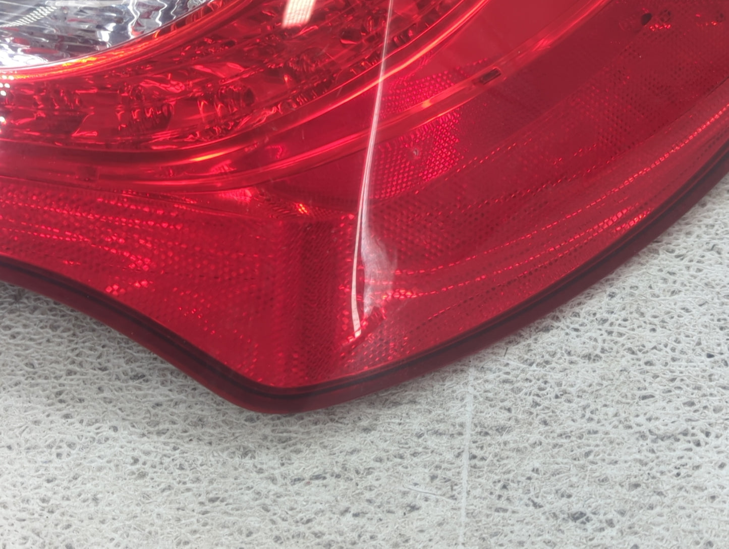 2011-2014 Chrysler 200 Tail Light Assembly Passenger Right OEM Fits Fits 2011 2012 2013 2014 OEM Used Auto Parts - Oemusedau