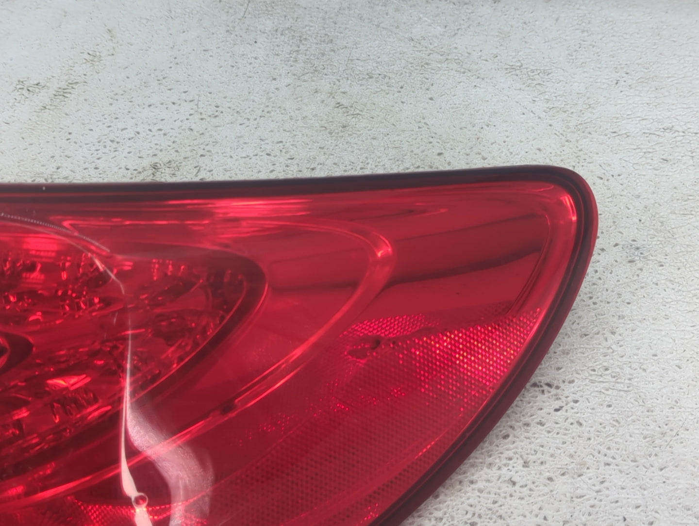 2011-2014 Chrysler 200 Tail Light Assembly Passenger Right OEM Fits Fits 2011 2012 2013 2014 OEM Used Auto Parts - Oemusedau
