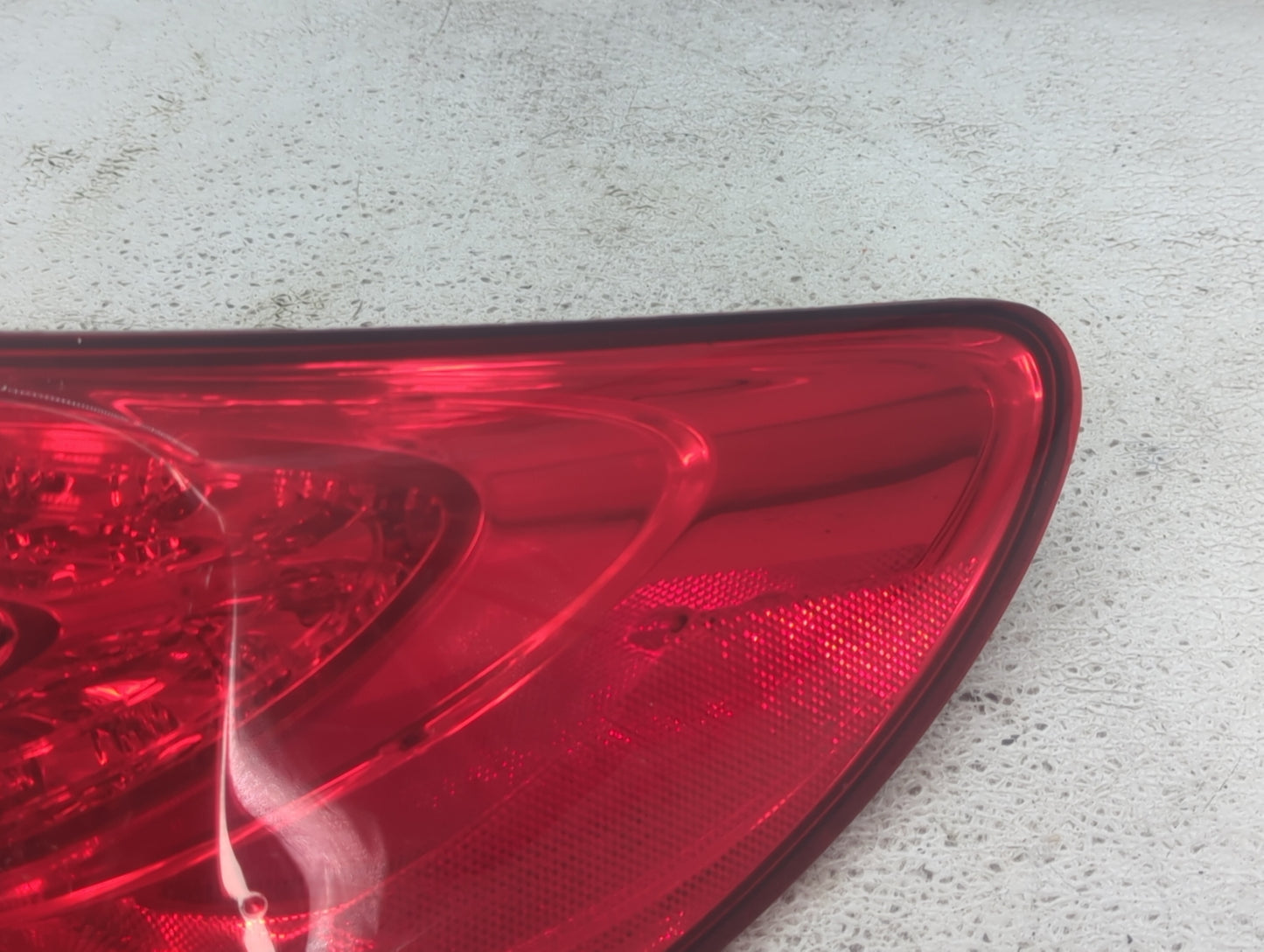 2011-2014 Chrysler 200 Tail Light Assembly Passenger Right OEM Fits Fits 2011 2012 2013 2014 OEM Used Auto Parts - Oemusedau