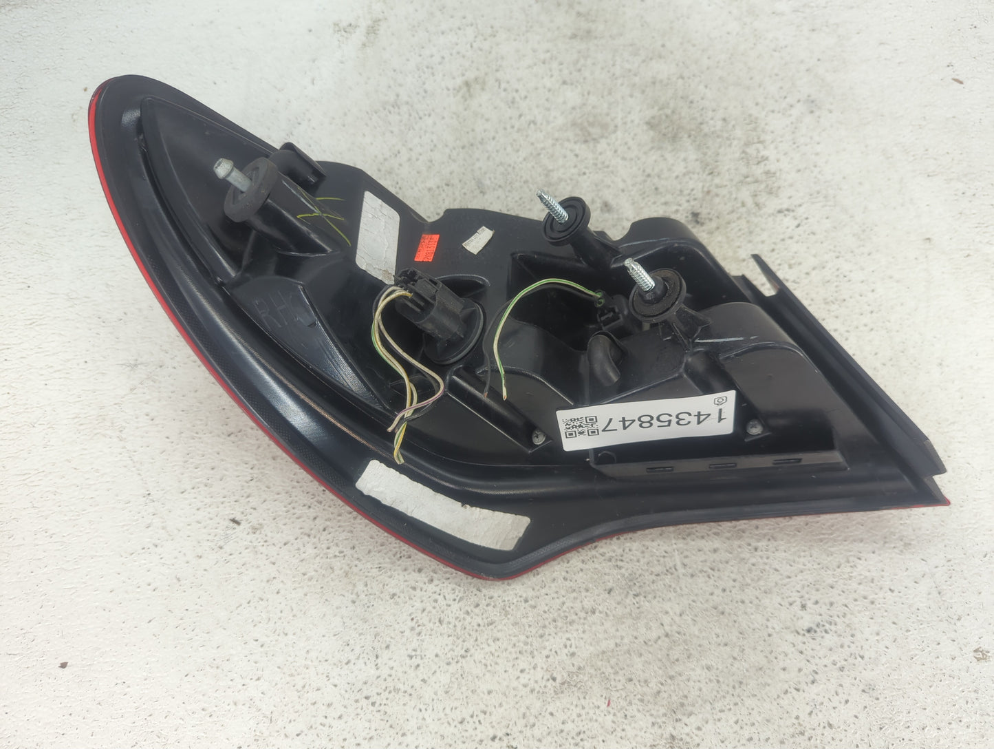 2011-2014 Chrysler 200 Tail Light Assembly Passenger Right OEM Fits Fits 2011 2012 2013 2014 OEM Used Auto Parts - Oemusedau
