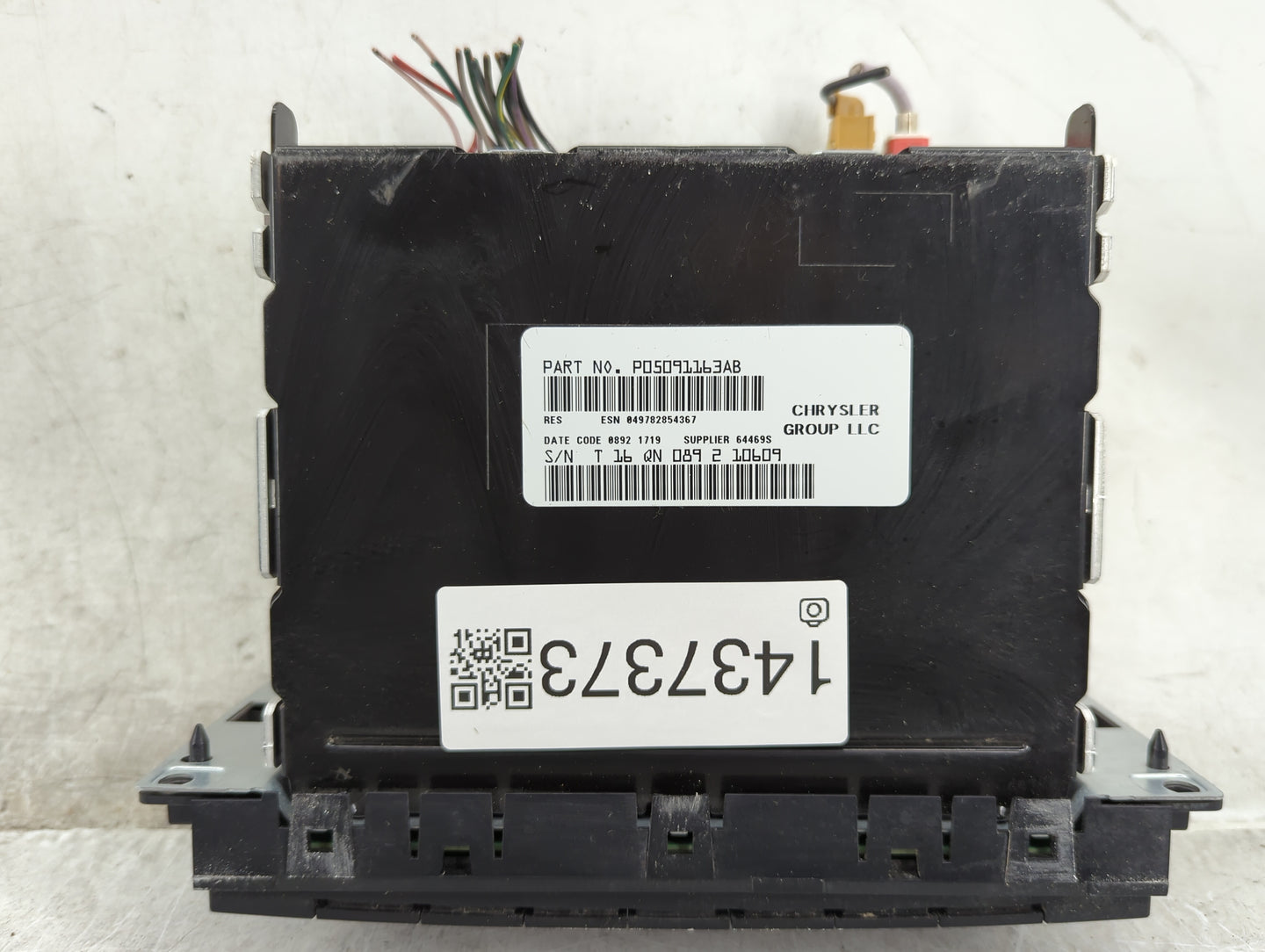 2011-2012 Chrysler 200 Radio AM FM Cd Player Receiver Replacement P/N:P05091163AB Fits Fits 2011 2012 OEM Used Auto Parts - 