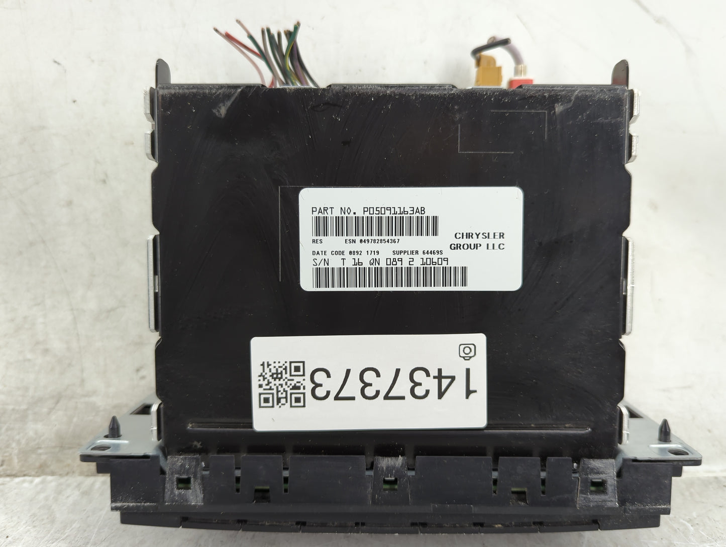 2011-2012 Chrysler 200 Radio AM FM Cd Player Receiver Replacement P/N:P05091163AB Fits Fits 2011 2012 OEM Used Auto Parts - 