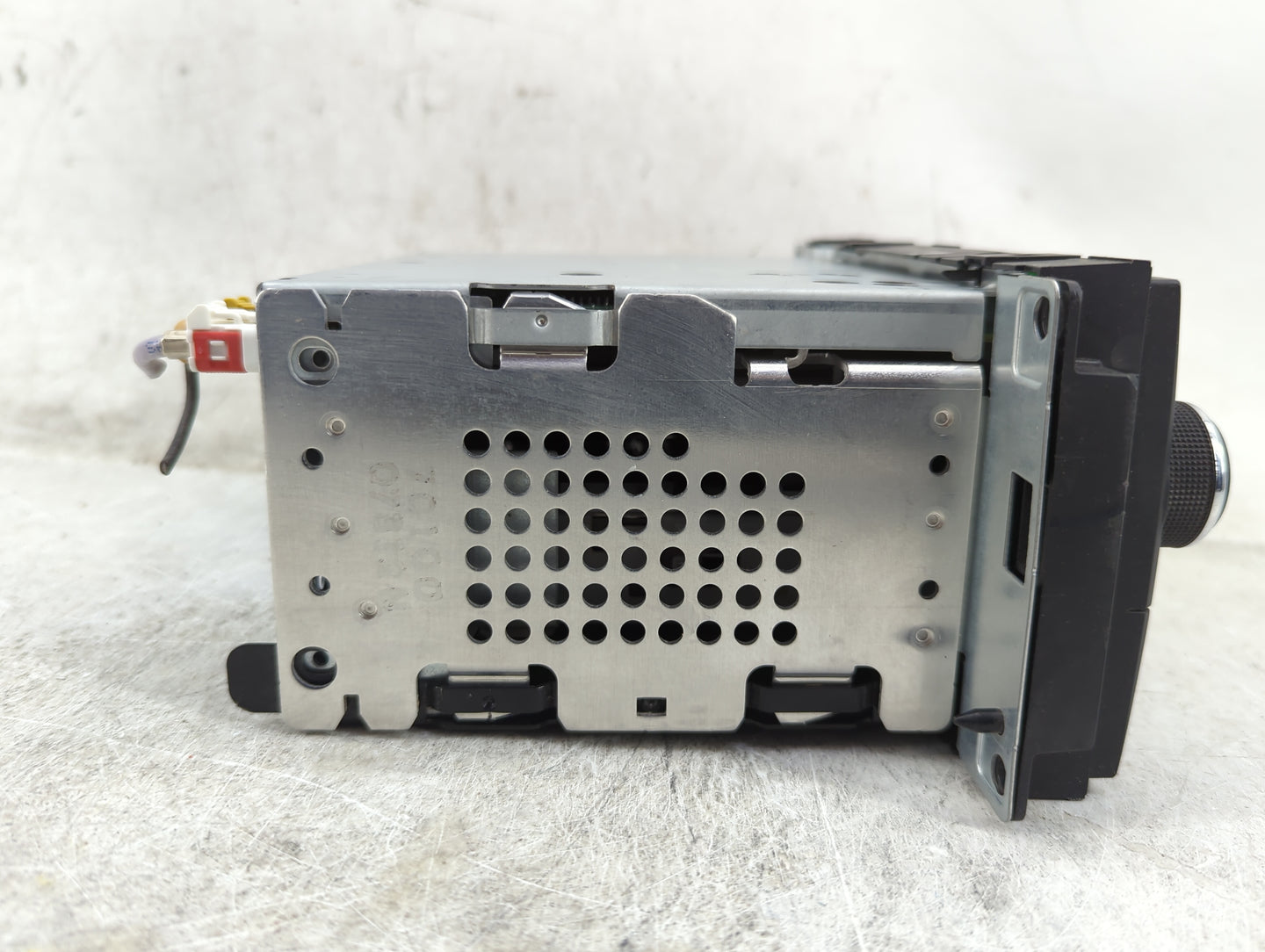2011-2012 Chrysler 200 Radio AM FM Cd Player Receiver Replacement P/N:P05091163AB Fits Fits 2011 2012 OEM Used Auto Parts - 