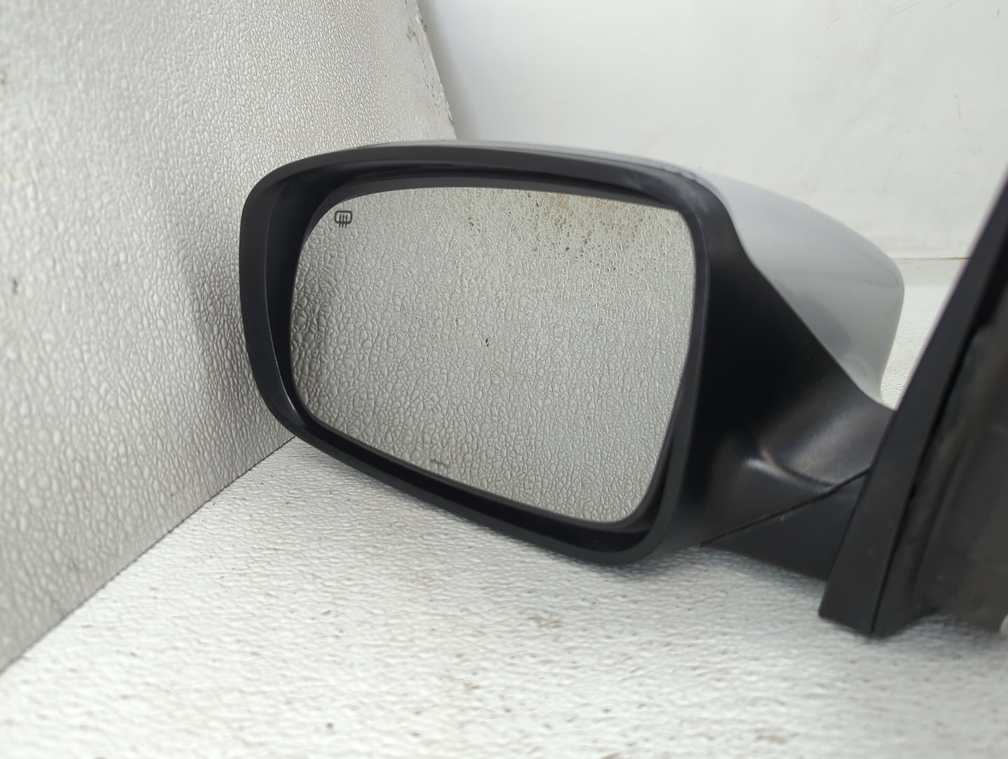 2011-2014 Chrysler 200 Driver Side View Mirror - Left Door Mirror OEM Used - Oemusedautoparts1.com