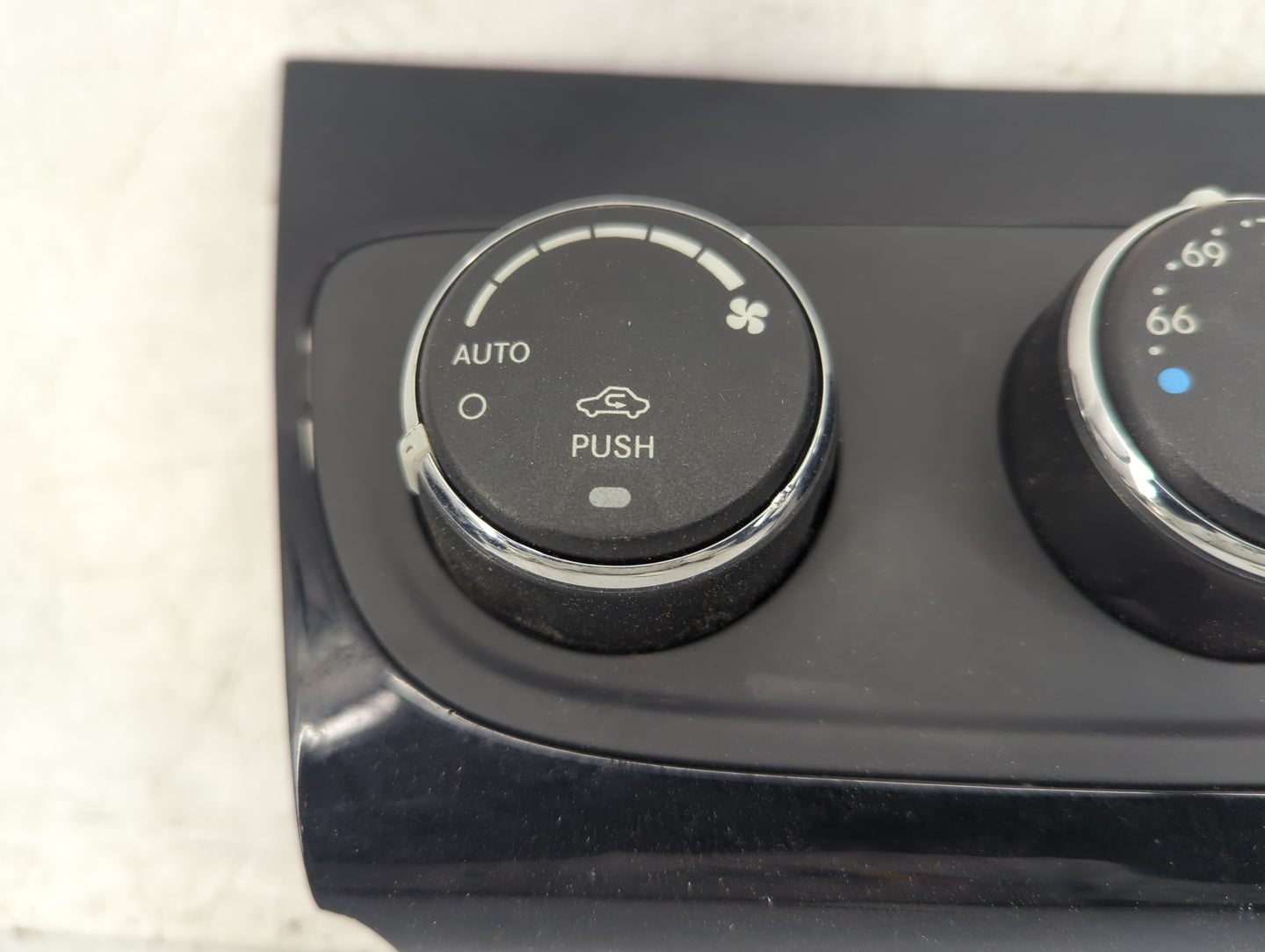 2011-2014 Chrysler 200 Climate Control Module Temperature AC/Heater Replacement P/N:1SW68DX8AD Fits OEM Used Auto Parts - Oe