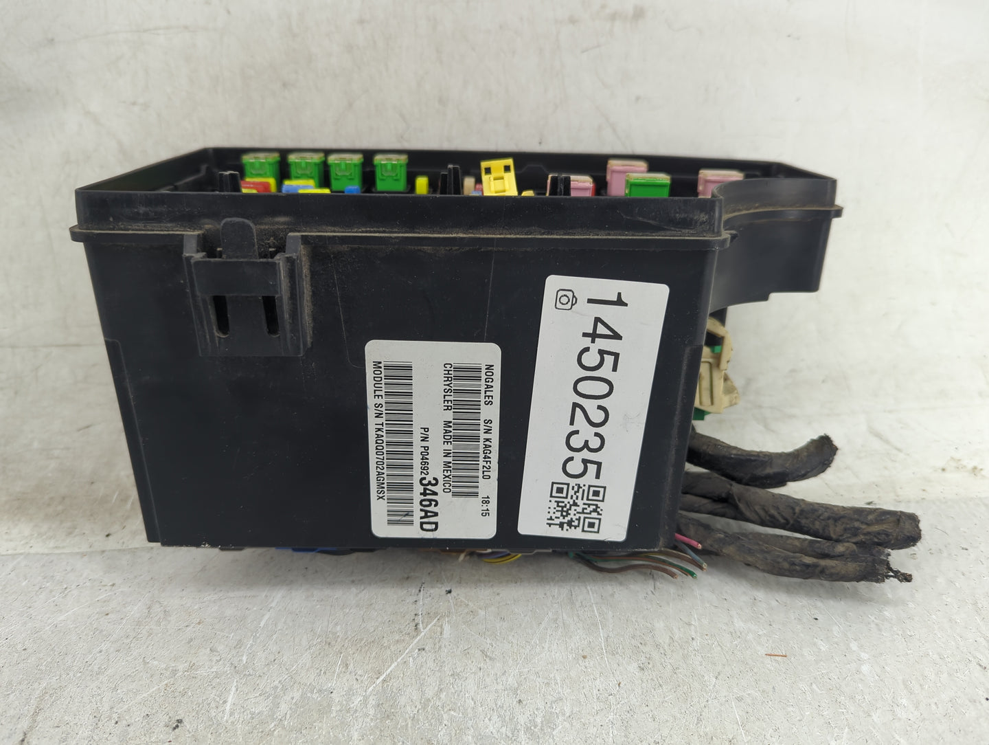 2011-2014 Chrysler 200 Fusebox Fuse Box Relay Module Tipm P04692346ad - Oemusedautoparts1.com