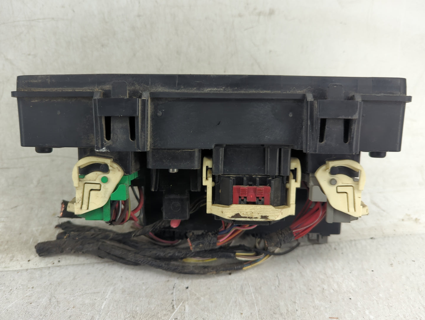 2011-2014 Chrysler 200 Fusebox Fuse Box Relay Module Tipm P04692346ad - Oemusedautoparts1.com