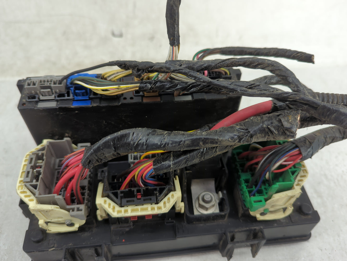 2011-2014 Chrysler 200 Fusebox Fuse Box Relay Module Tipm P04692346ad - Oemusedautoparts1.com