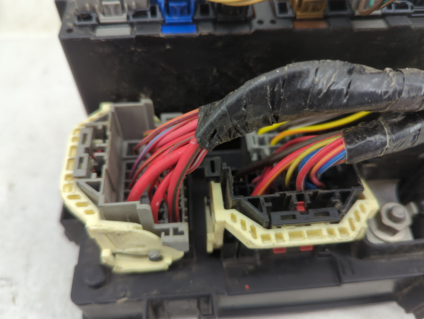 2011-2014 Chrysler 200 Fusebox Fuse Box Relay Module Tipm P04692346ad - Oemusedautoparts1.com