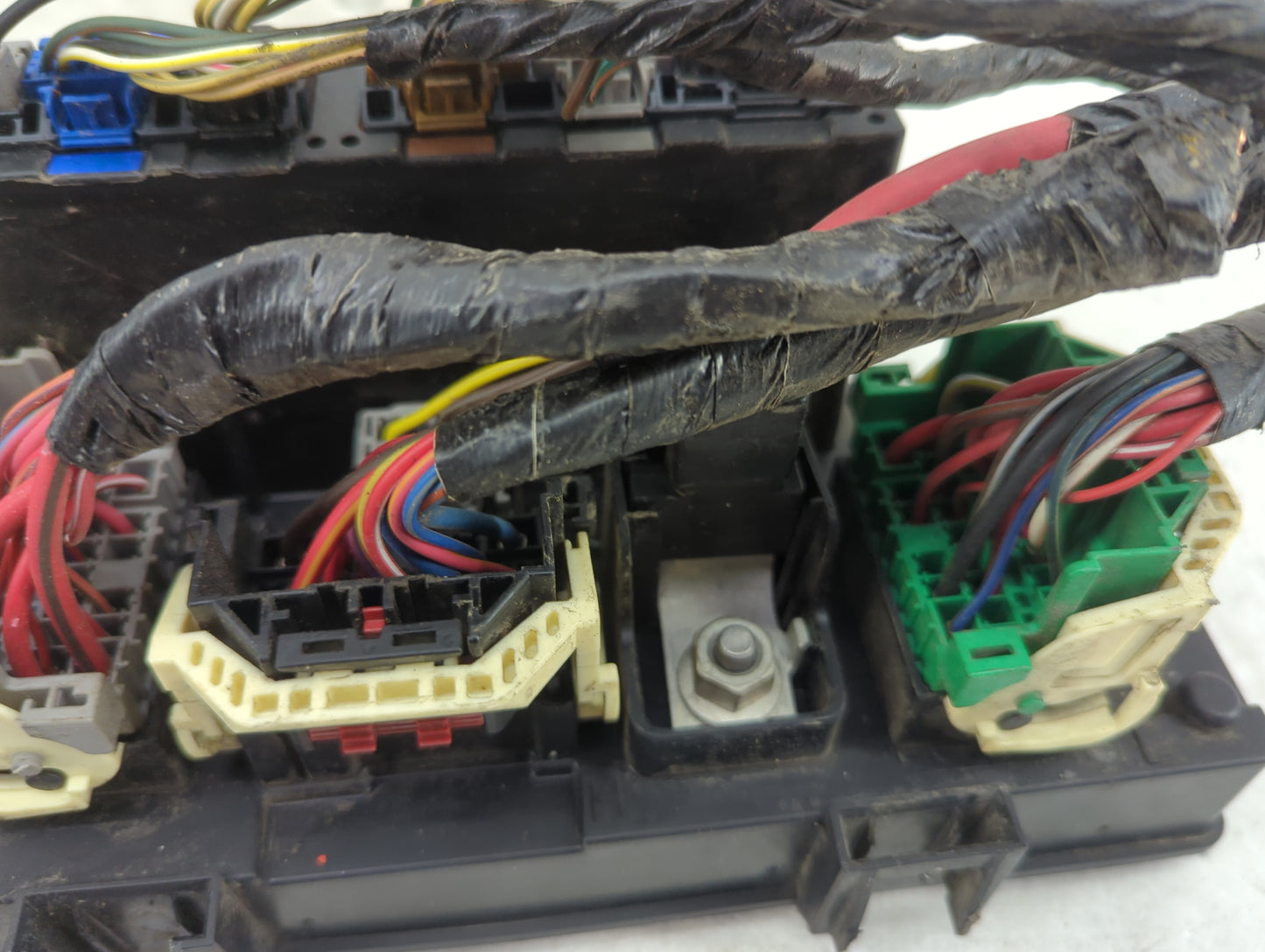 2011-2014 Chrysler 200 Fusebox Fuse Box Relay Module Tipm P04692346ad - Oemusedautoparts1.com