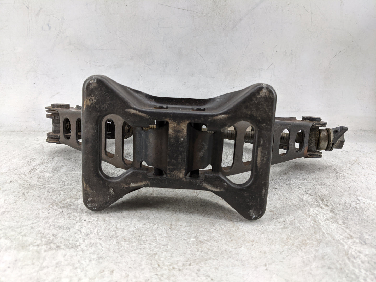 2012 Chrysler 200 Spare Scissor Car Jack 1480142 - Oemusedautoparts1.com