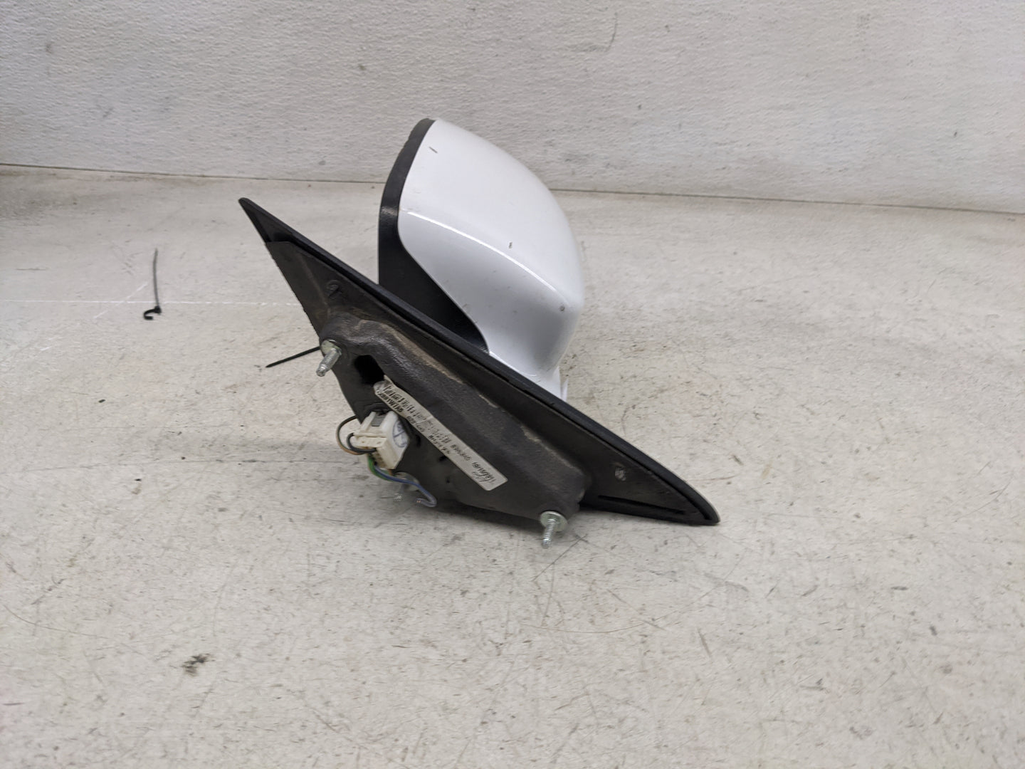 2011-2014 Chrysler 200 Driver Side View Mirror - Left Door Mirror OEM Used - Oemusedautoparts1.com