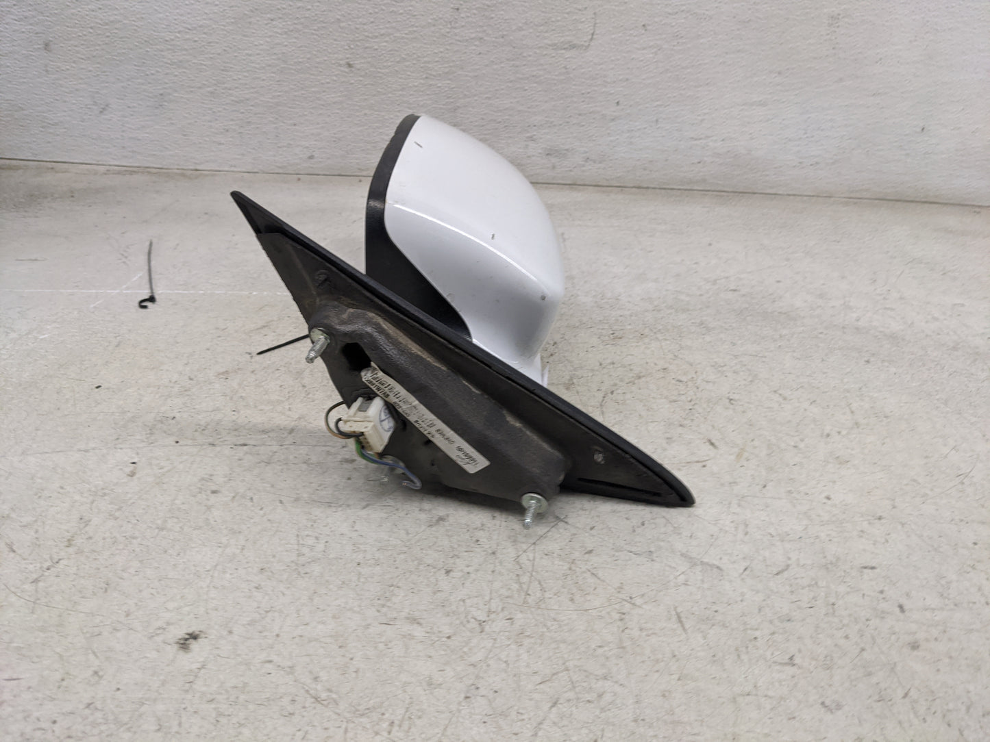 2011-2014 Chrysler 200 Driver Side View Mirror - Left Door Mirror OEM Used - Oemusedautoparts1.com