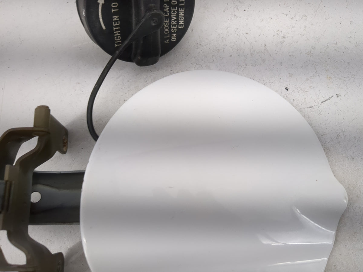 2012 Chrysler 200 Fuel Tank Door Lid Gas Tank White - Oemusedautoparts1.com