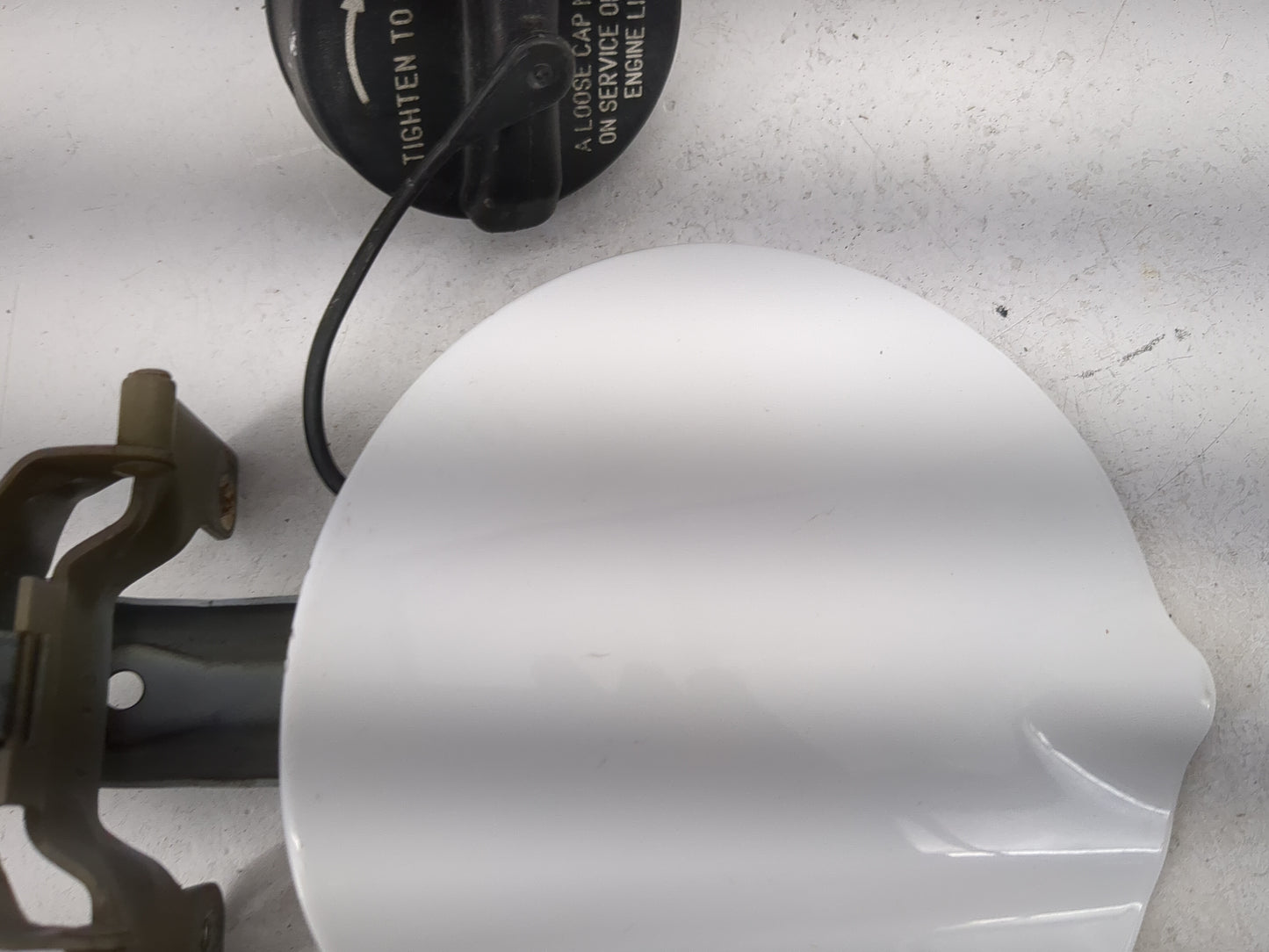 2012 Chrysler 200 Fuel Tank Door Lid Gas Tank White - Oemusedautoparts1.com