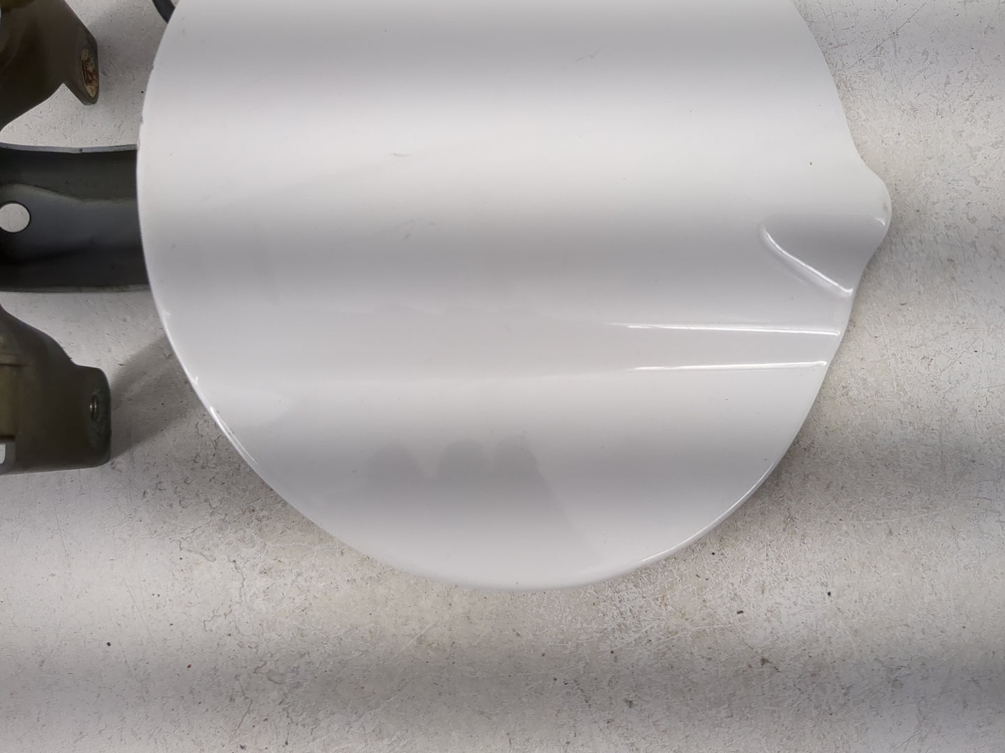 2012 Chrysler 200 Fuel Tank Door Lid Gas Tank White - Oemusedautoparts1.com