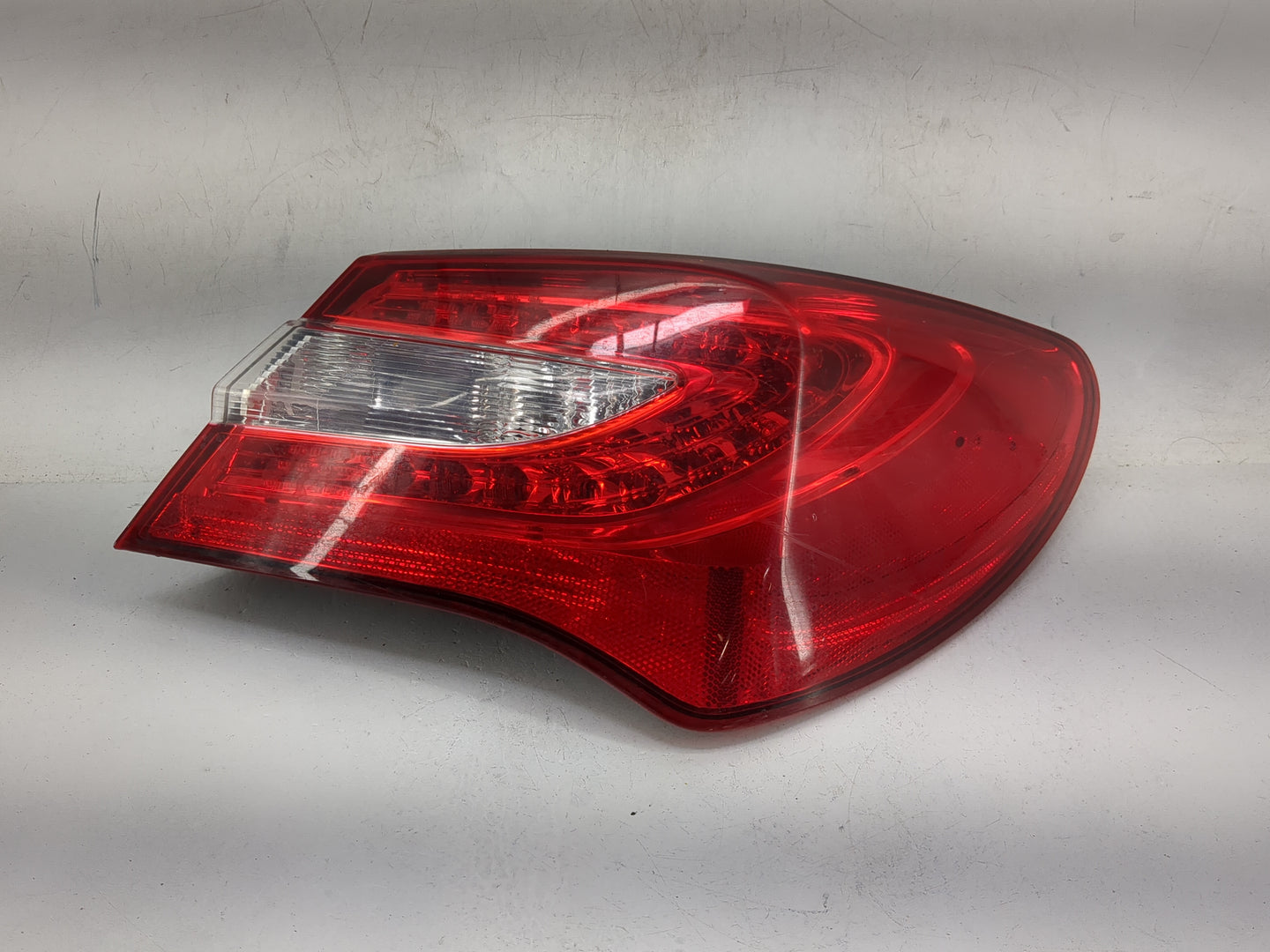 2011-2014 Chrysler 200 Tail Light Assembly Passenger Right OEM P/N:05182524AE Fits Fits 2011 2012 2013 2014 OEM Used Auto Pa