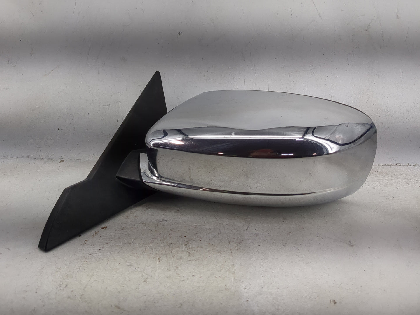 2011-2014 Chrysler 200 Driver Side View Mirror - Left Door Mirror OEM Used - Oemusedautoparts1.com