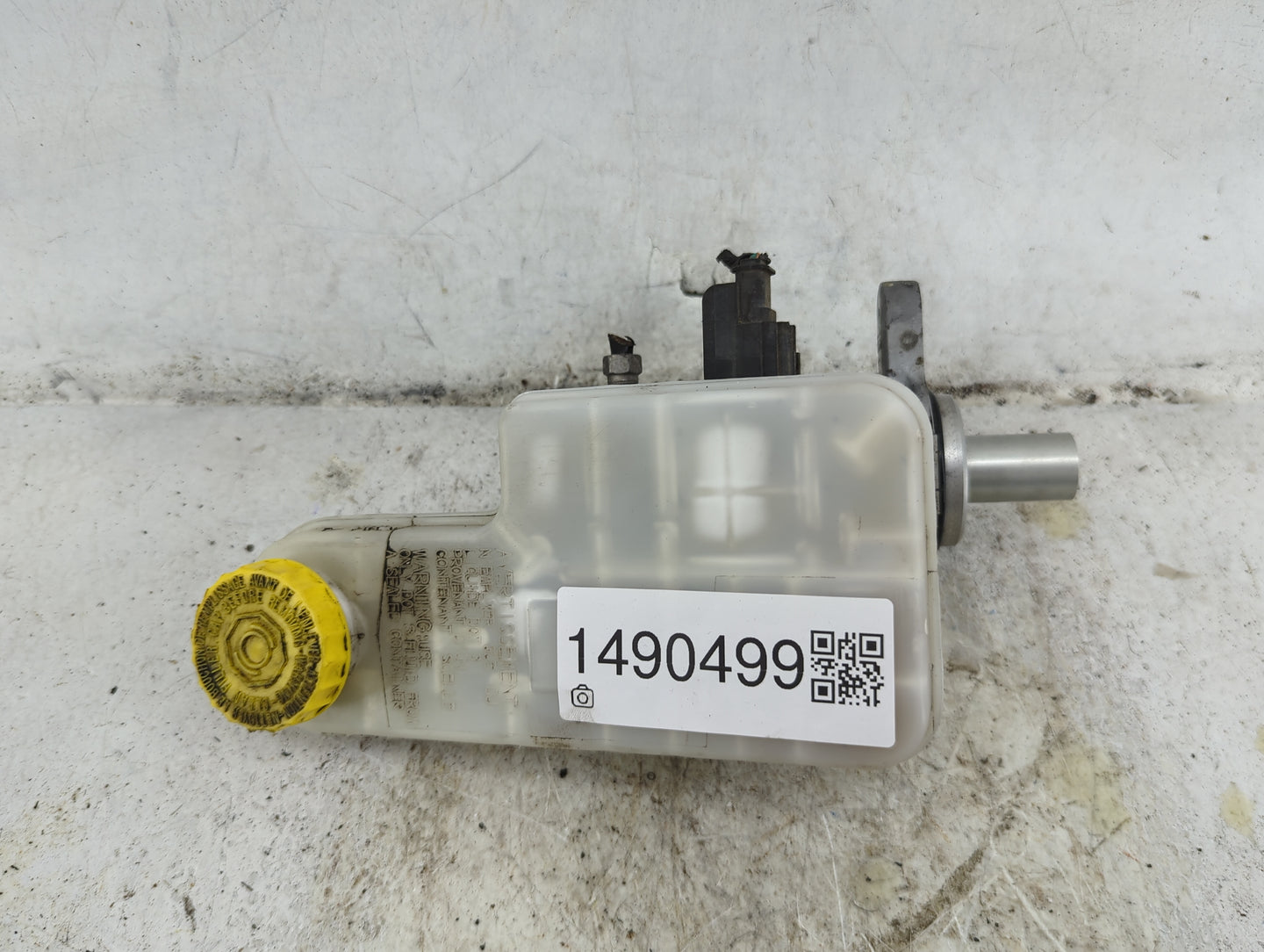 2011-2014 Chrysler 200 Brake Master Cylinder 1490499 - Oemusedautoparts1.com