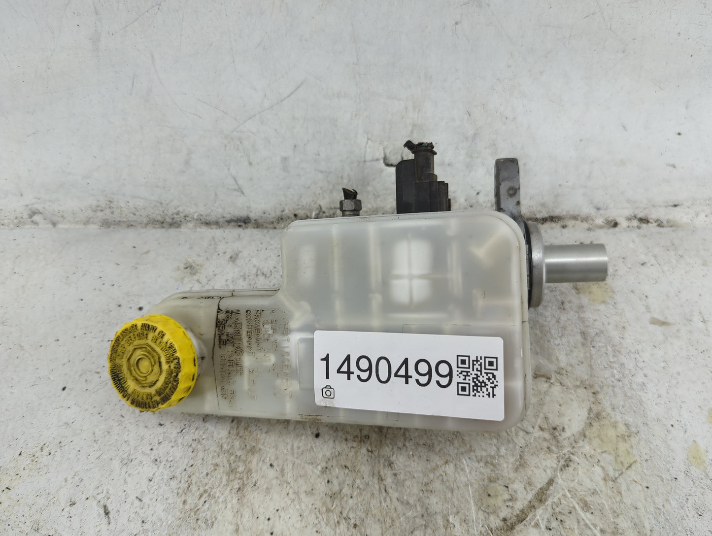 2011-2014 Chrysler 200 Brake Master Cylinder 1490499 - Oemusedautoparts1.com